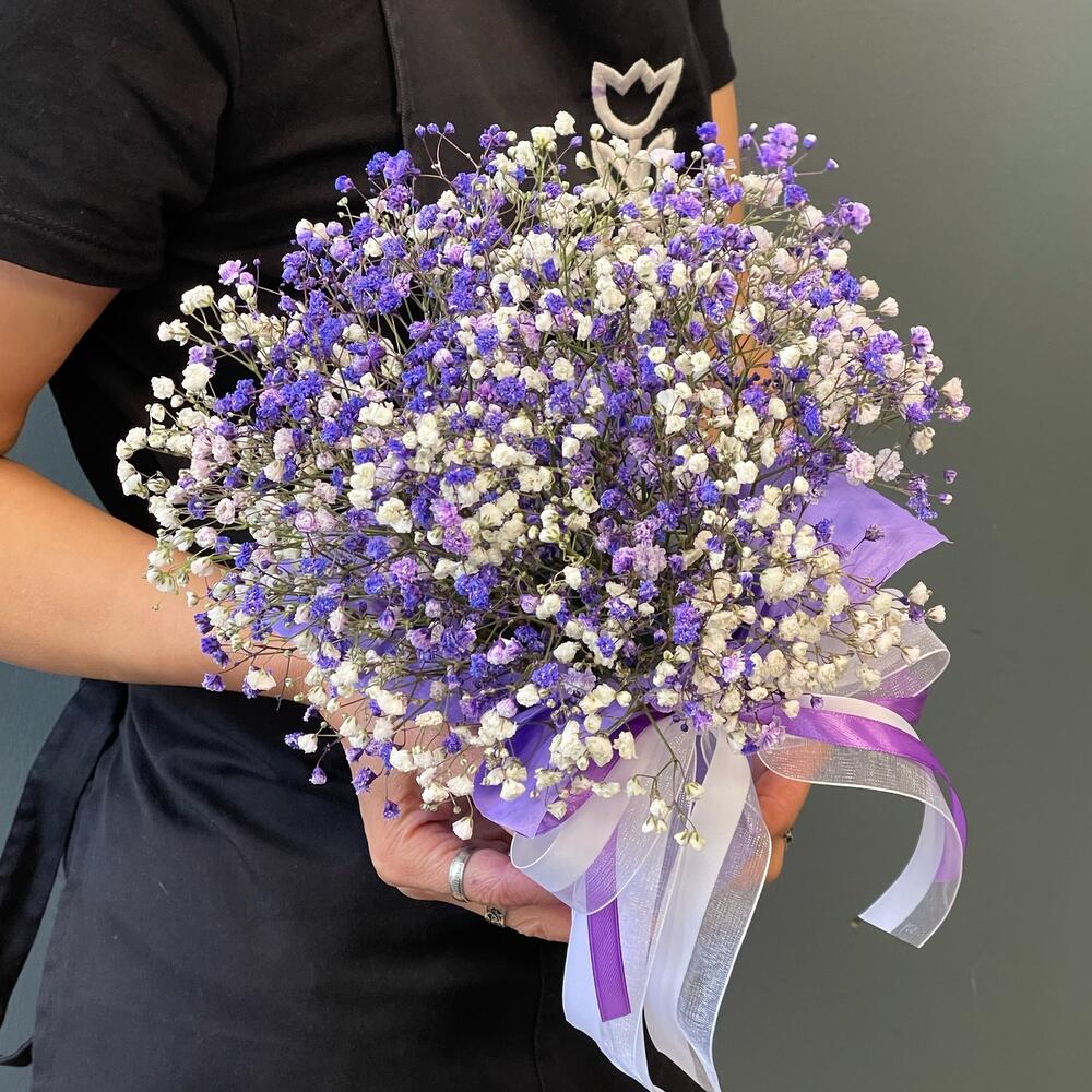 Шляпная коробочка с воздушной гипсофилой 